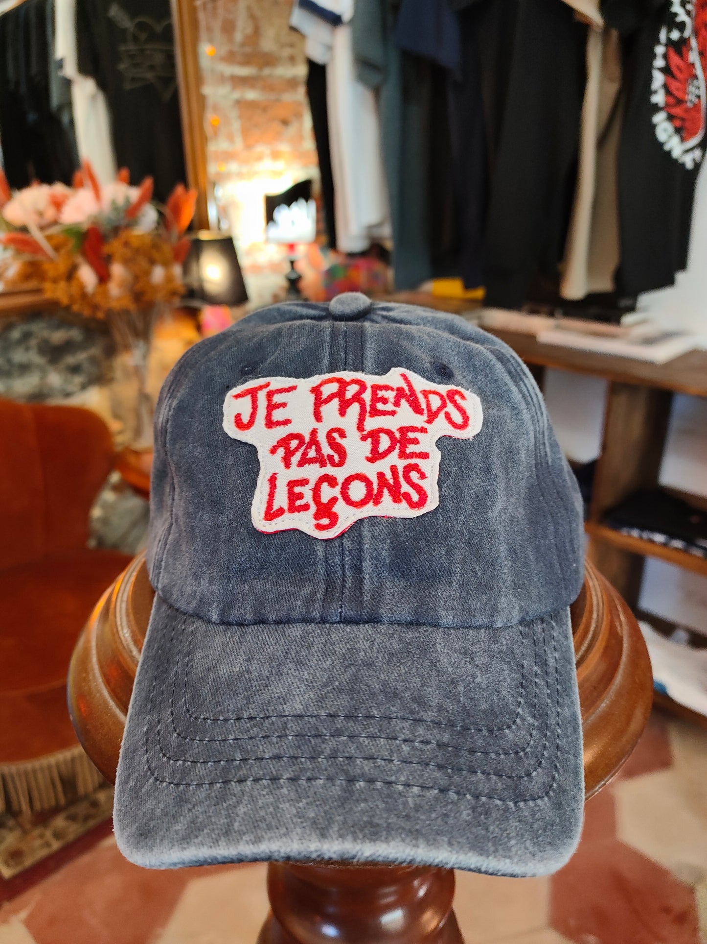 Cappello Ricamato "Je Prends Pas De Leçons" - Avantgarde