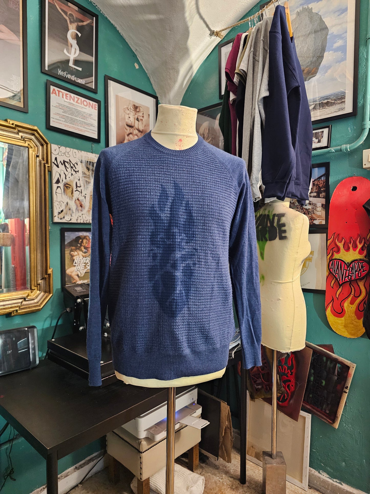 Sweater "Stancil2" - Avantgarde