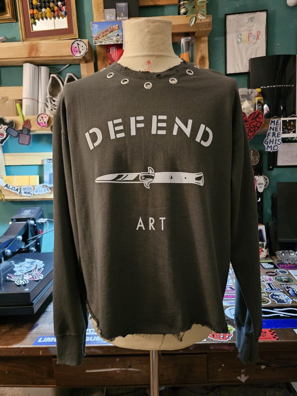 Felpa Crop "DEFEND" - Avantgarde