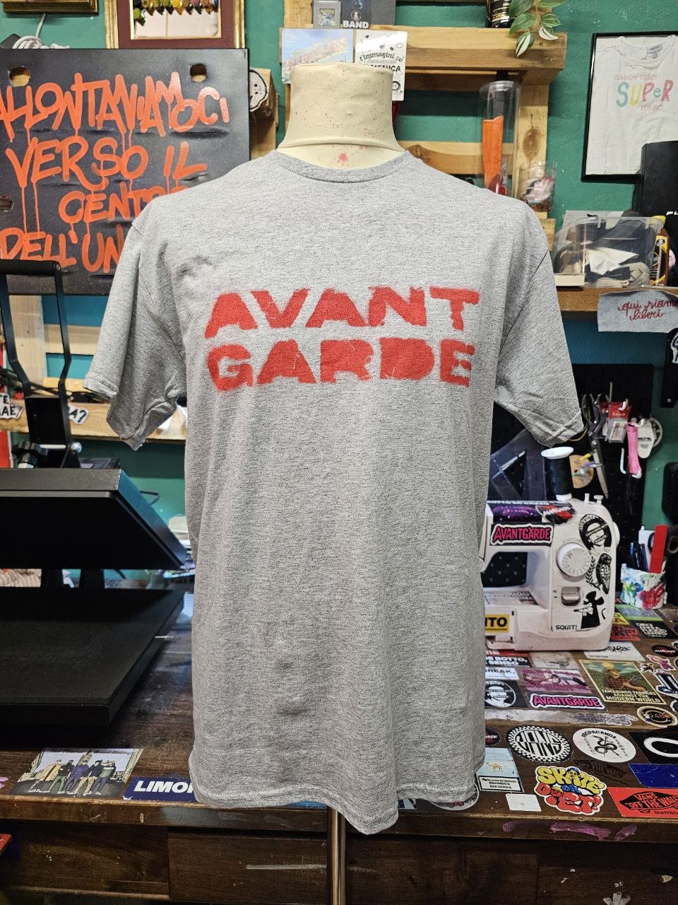 T-Shirt Handmade "Don't Look Back" - Avantgarde